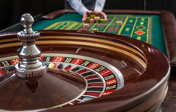 Live roulette table with multi-camera setup